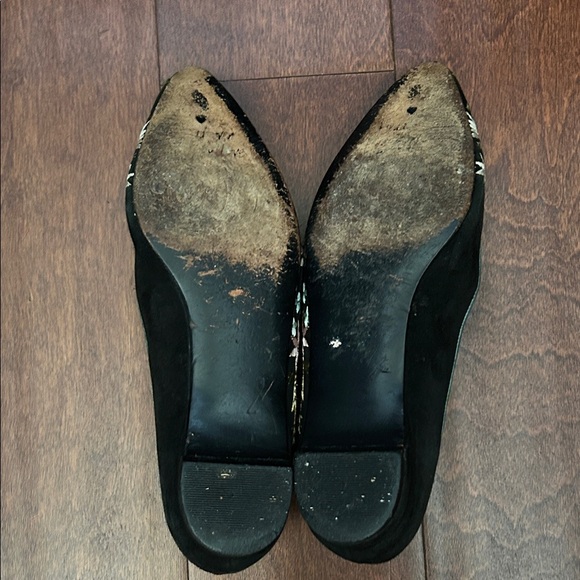 Beverly Feldman, Black Floral Embroidered Flats, Size 5.5 - Picture 13 of 16